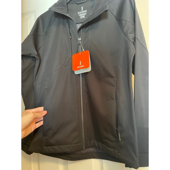 ELEVATE Fitness Softshell Jacket 🖤 - Picture 4 of 11